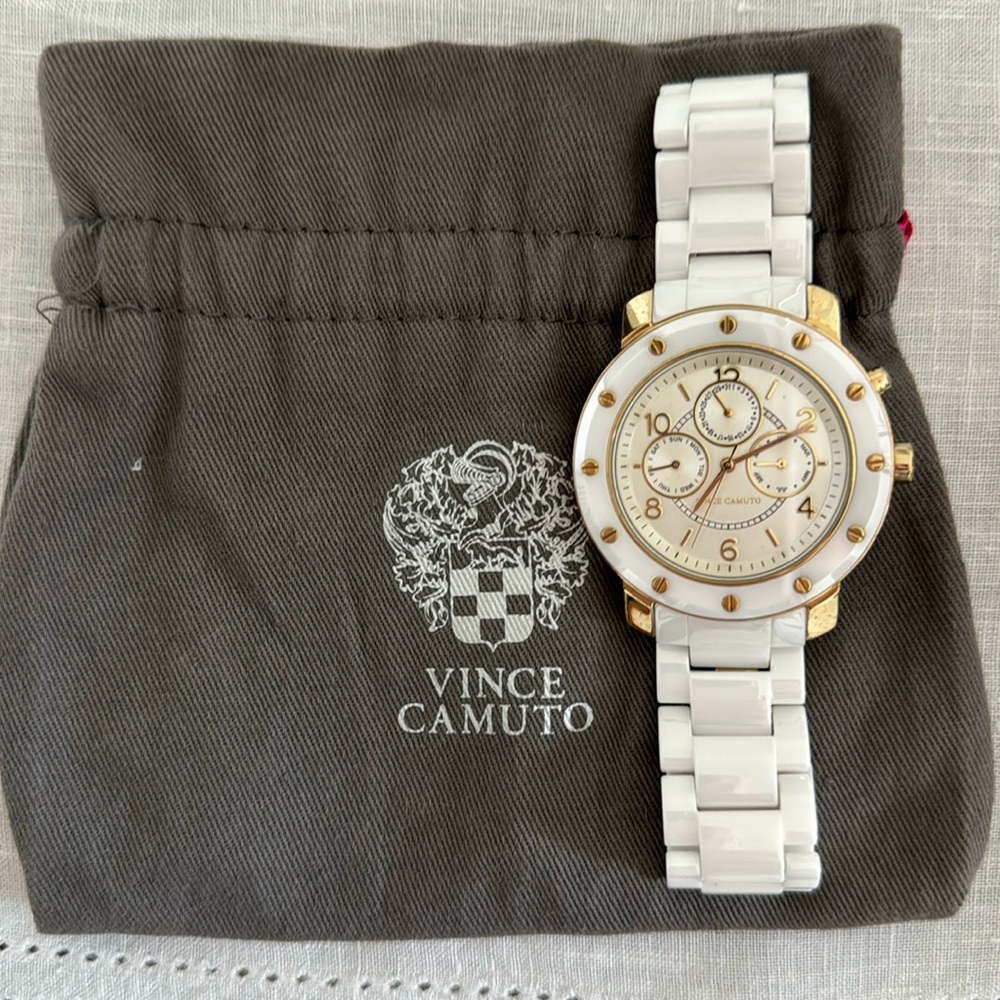 Vince Camuto Ladies Watch. Bracelet extenders & storage/dust bag included.